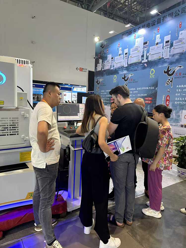 La visita alla mostra di Lijingda si è conclusa con successo